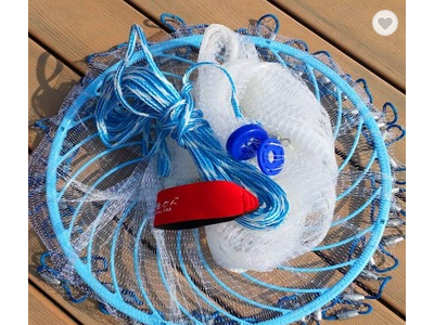 US market hand using mono fishing cast net for bait fishing
