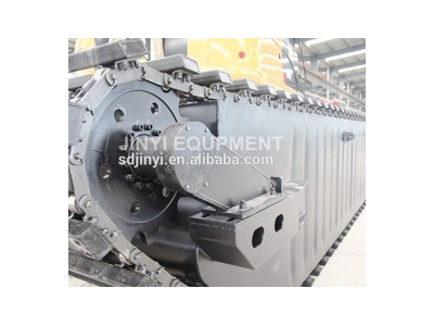 Amphibious excavator pontoon undercarriage with spud