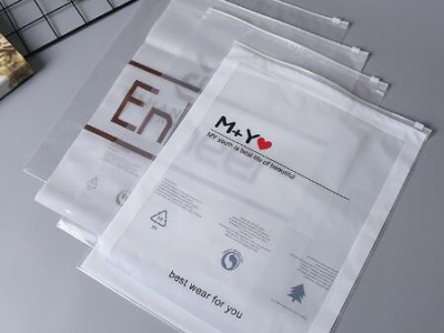 Custom printed high quality PE plastic zipper bag garment packaging bag